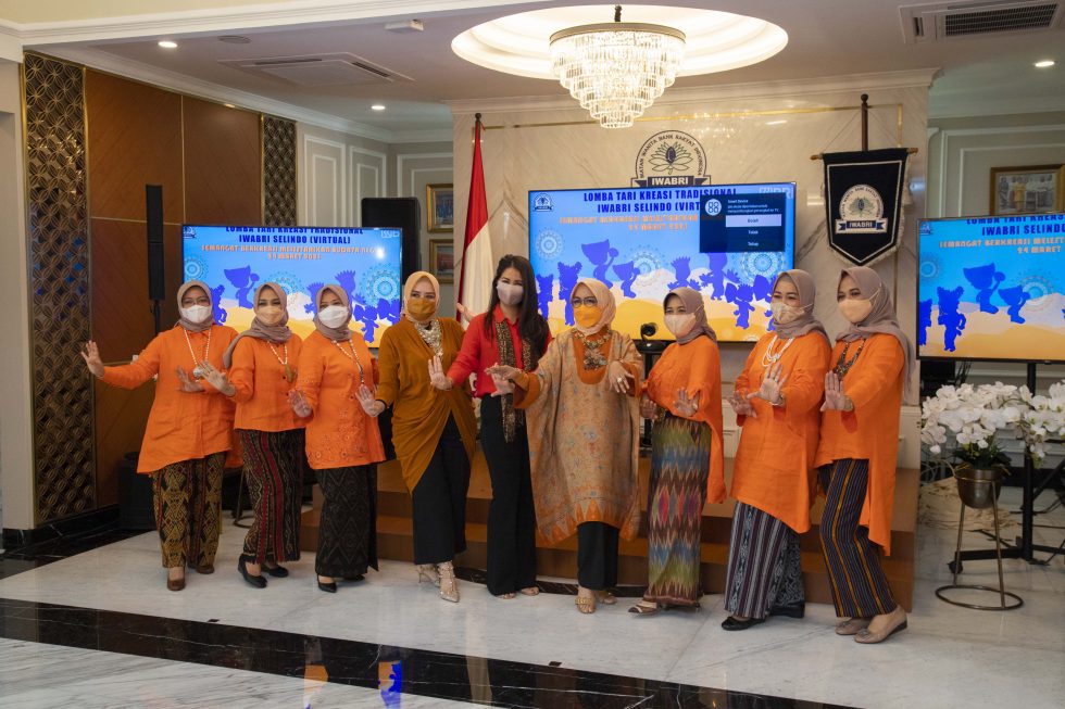 Find In Store Avalone Guitars Acoustic For Musicians Needs