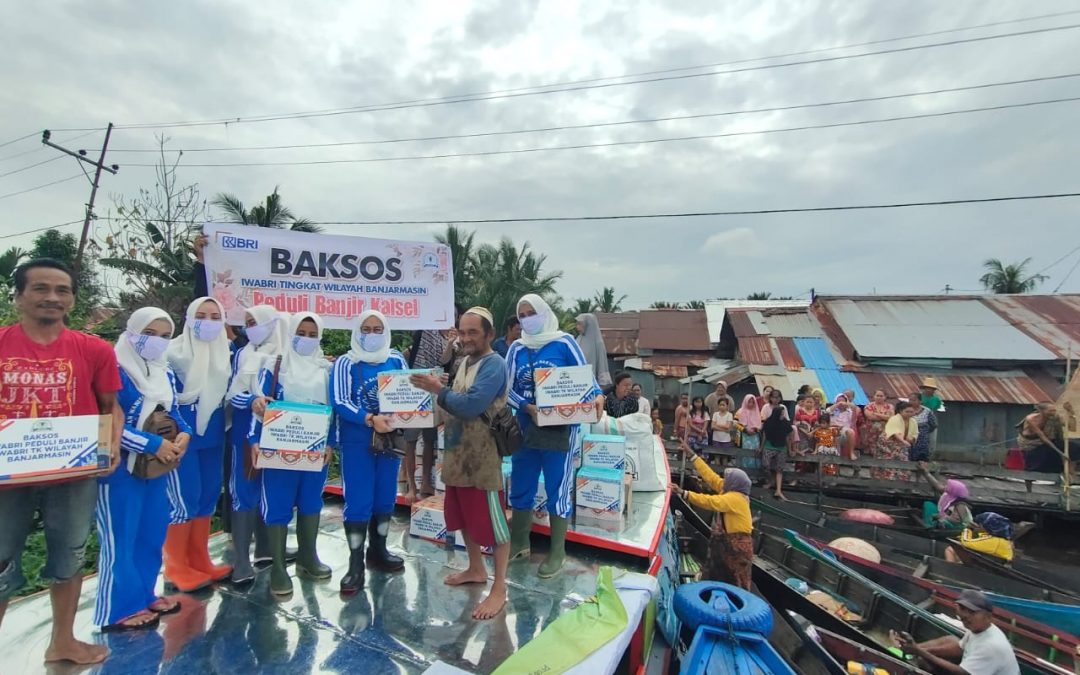 IWABRI TINGKAT WILAYAH BANJARMASIN MELAKSANAKAN BAKSOS PEDULI BANJIR KALIMANTAN SELATAN