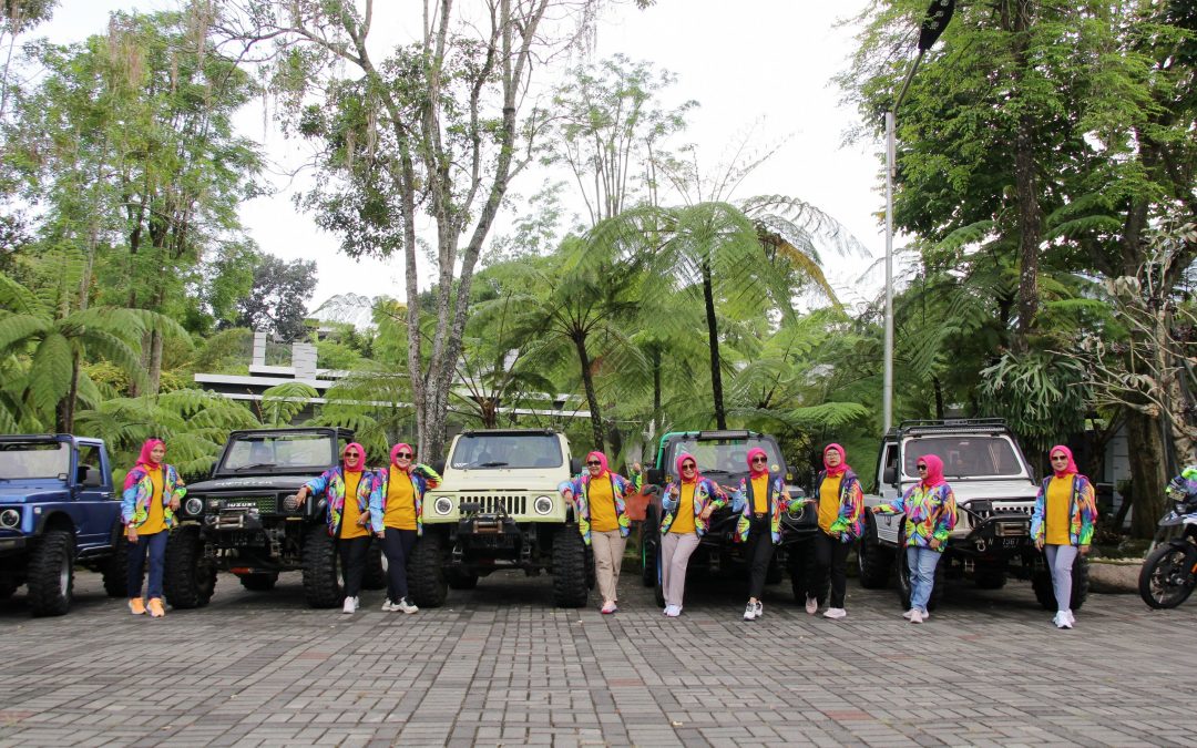 IWABRI RO MALANG DAN IBU KETUA BESERTA IBU IBU WAKIL KETUA IWABRI TK PUSAT BERWISATA DI OFFROAD BUKIT JENGKOANG BATUR